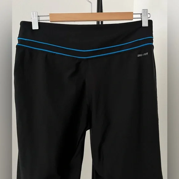 ⭐️ Like New! Nike Women's Dri-Fit Black Training Cropped Pants (Sz M) ⭐️ - Picture 9 of 12